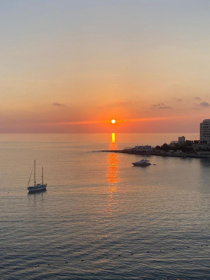 F2 - Lovely Two Bedrooms Flat Sea View, St Julians Saint Julian's ภายนอก รูปภาพ